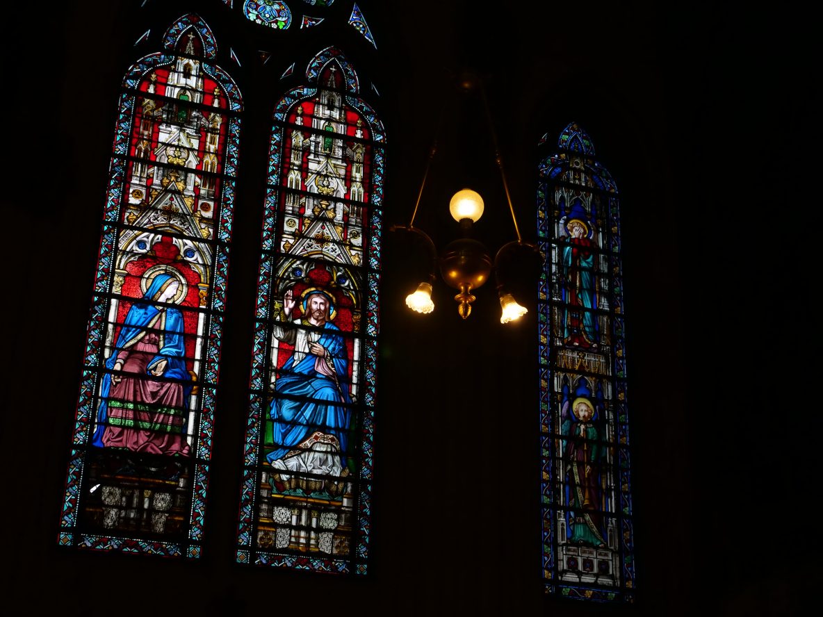 Les jolis vitraux de la basilique Sainte-Clothilde