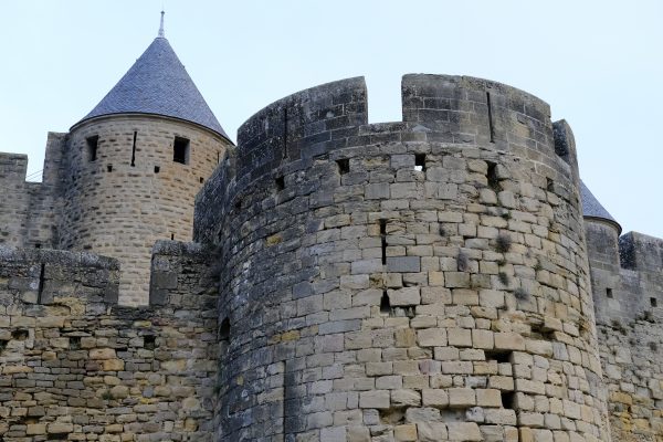 Visiter les remparts et le mur d'enceinte l'une des choses à faire à Carcassonne