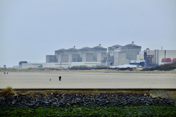 La centrale nucléaire de Gravelines en hiver