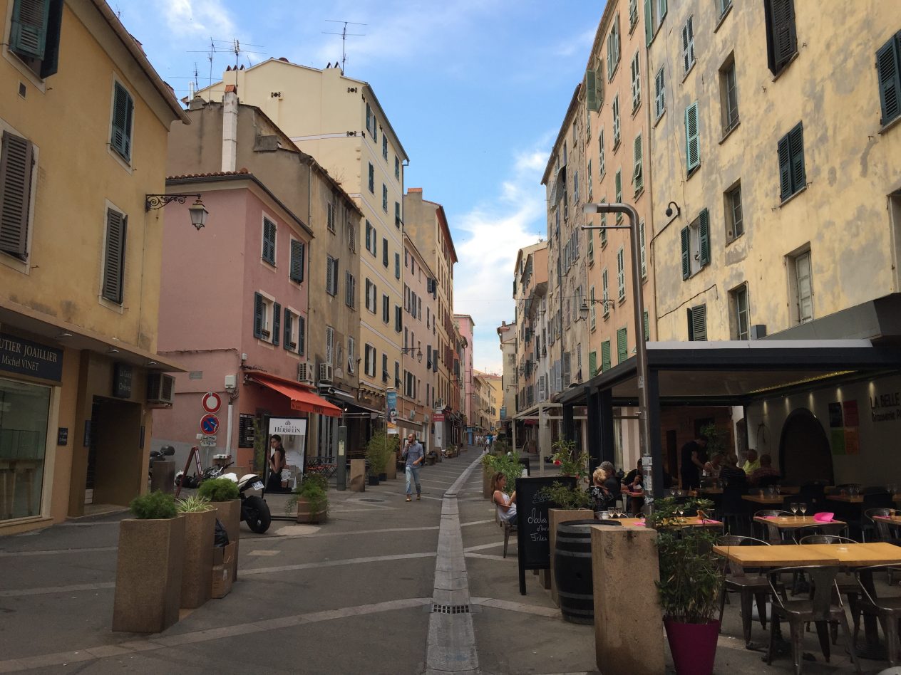 Dans les rues de Bastia la ville la plus peuplée de Corse