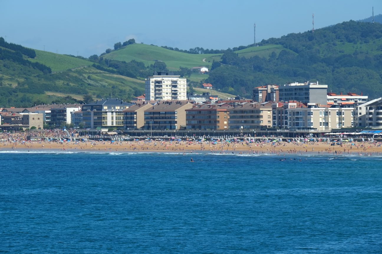 C'est sur cette plage que viennent dérouler quelques unes des plus belles vagues du pays basque espagnol