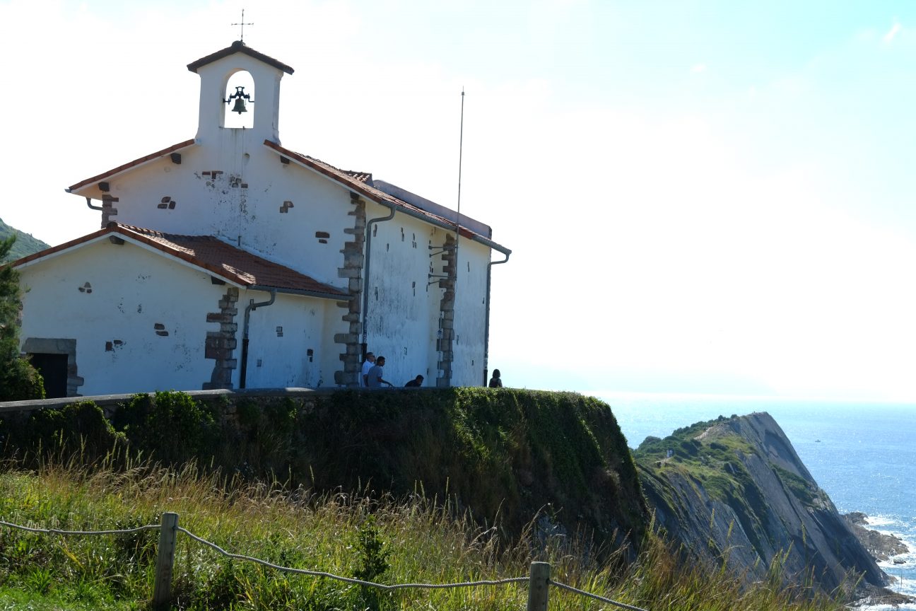 La petite chapelle de San Telmo face à l'Océan