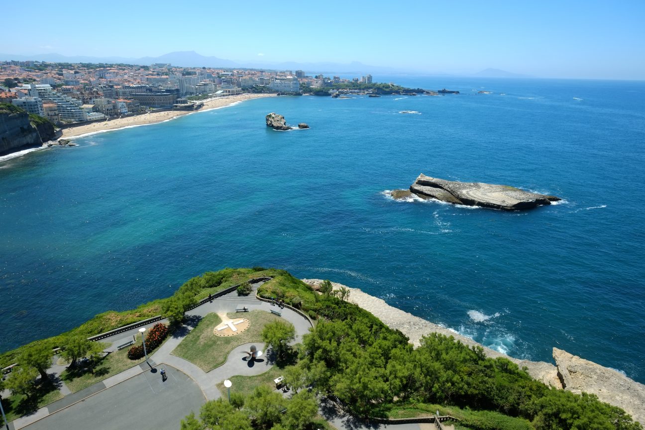 Une vue depuis le phare, l'une des plus belles vues de Biarritz