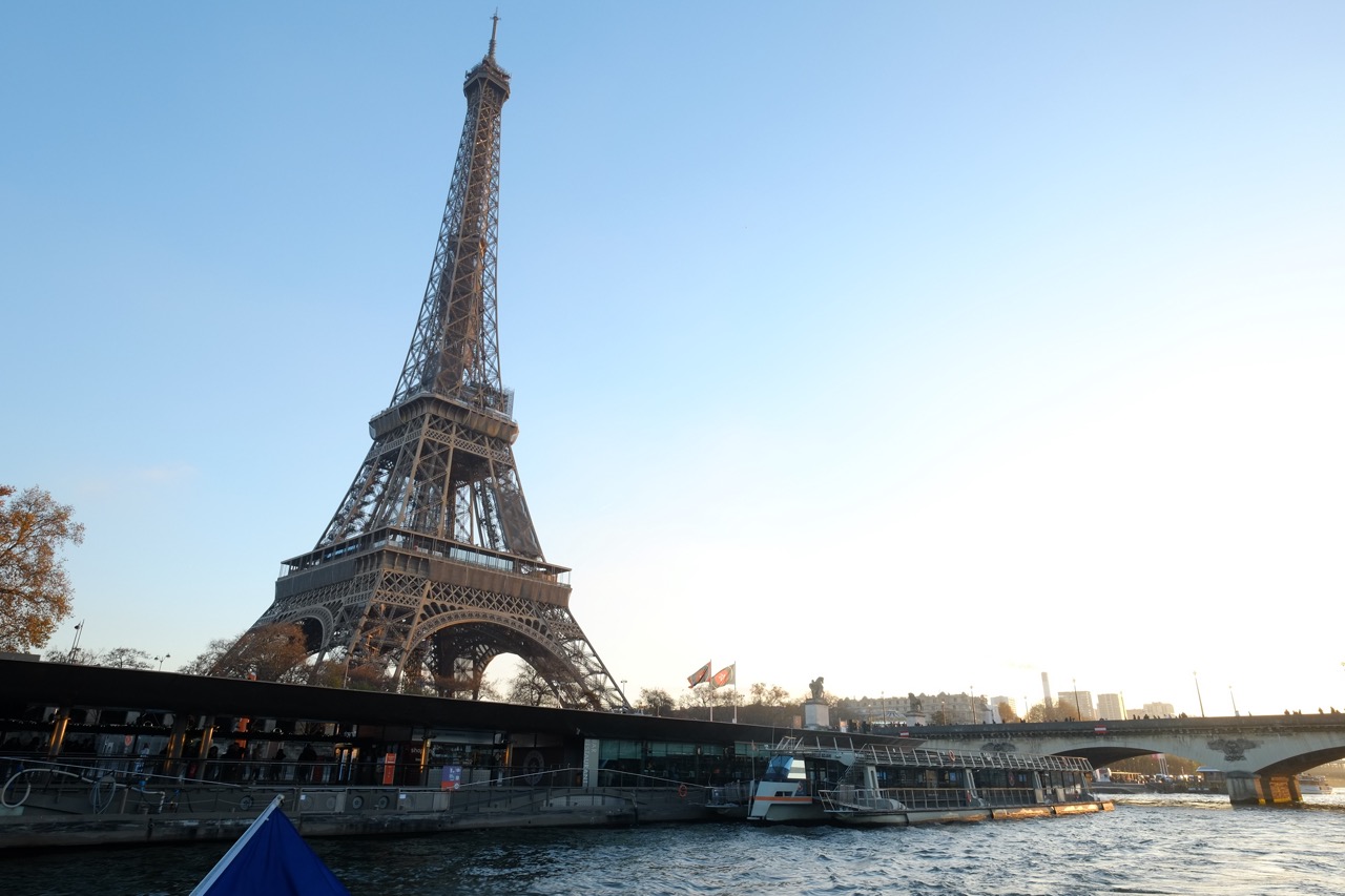 La tour Eiffel vue depuis la Seine