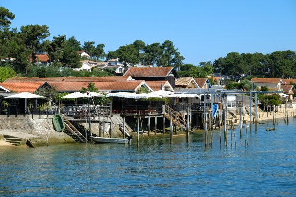 Les cabanes du village du Canon au bord du bassin d'Arcachon