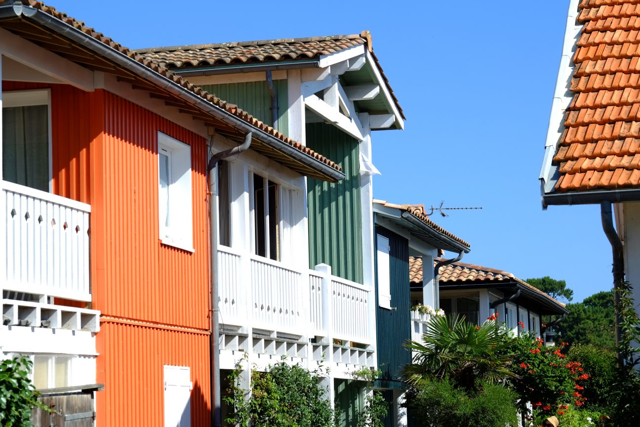 Les petites maisons colorées du village du Canon