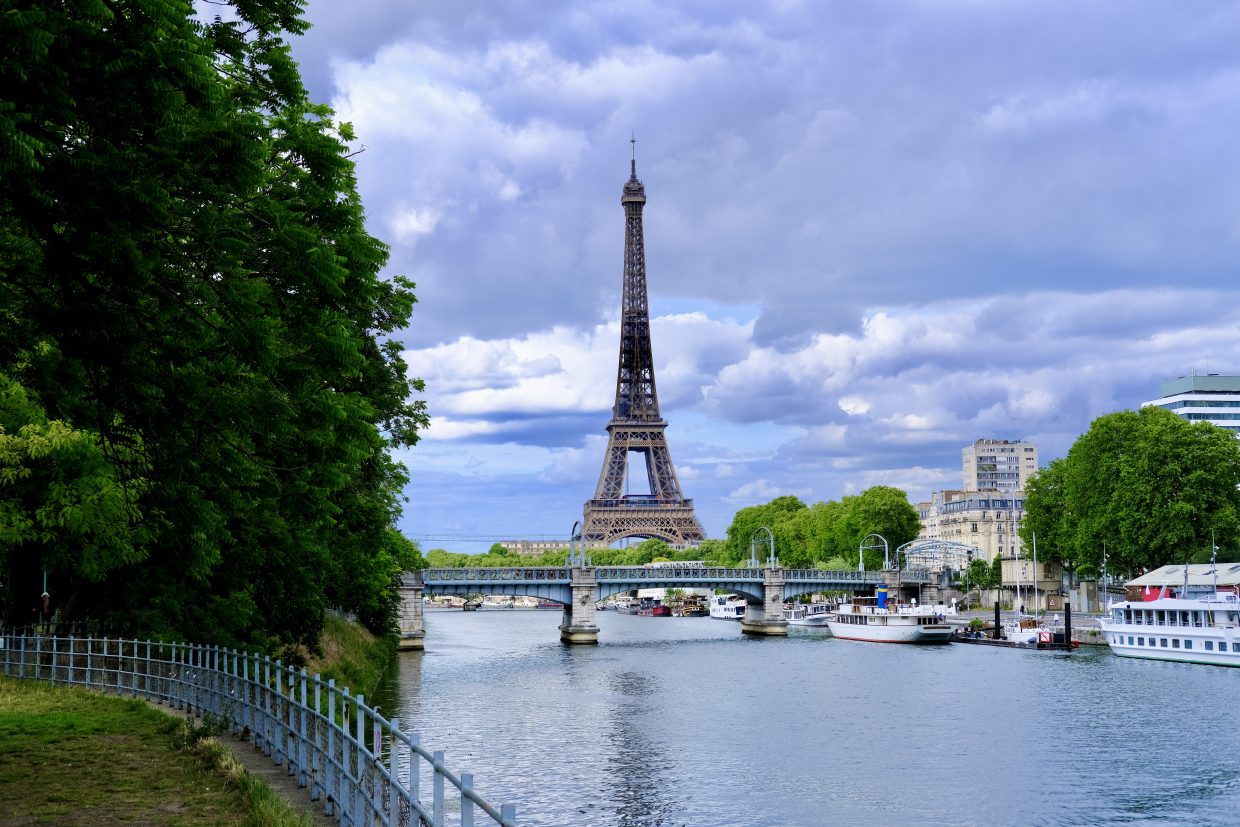 Une superbe vue sur la Seine et sur la Tour Eiffel