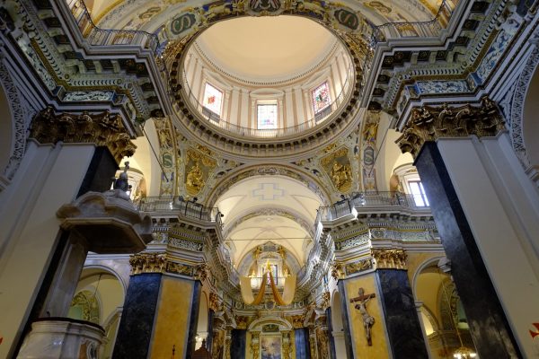L'intérieur de la cathédrale Sainte Réparate, l'une des plus belles églises de Nice