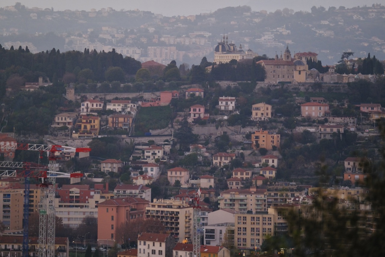 Les plus belles vues sur Nice, la colline de Cimiez vue depuis le boulevard de l'Observatoire, en fin de journée
