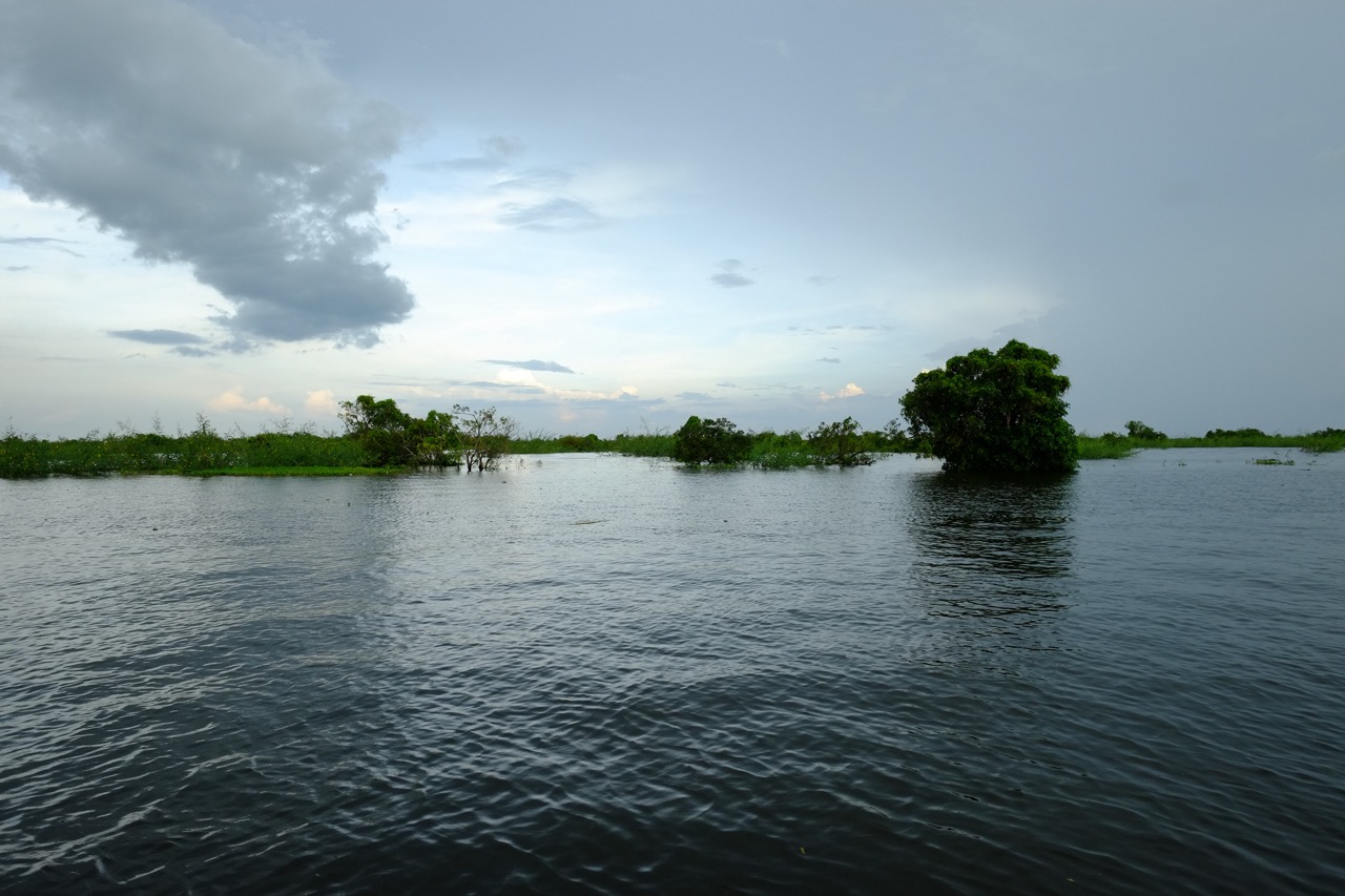 Après la pluie le beau temps, ce lac cambodgien ne fait pas exception à la règle