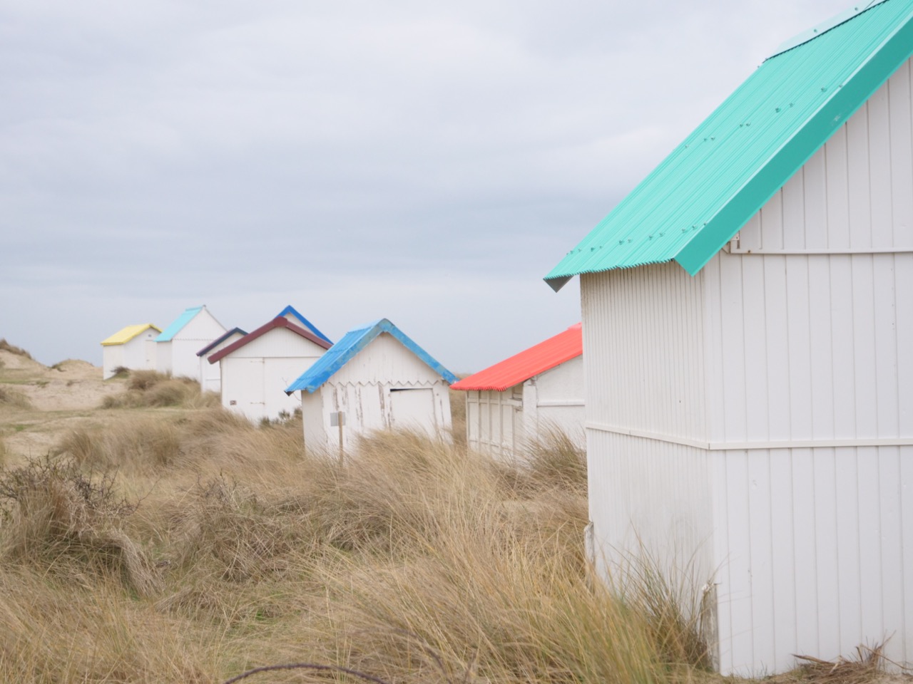 Les petites cabanes de plages de Gouville-sur-Mer
