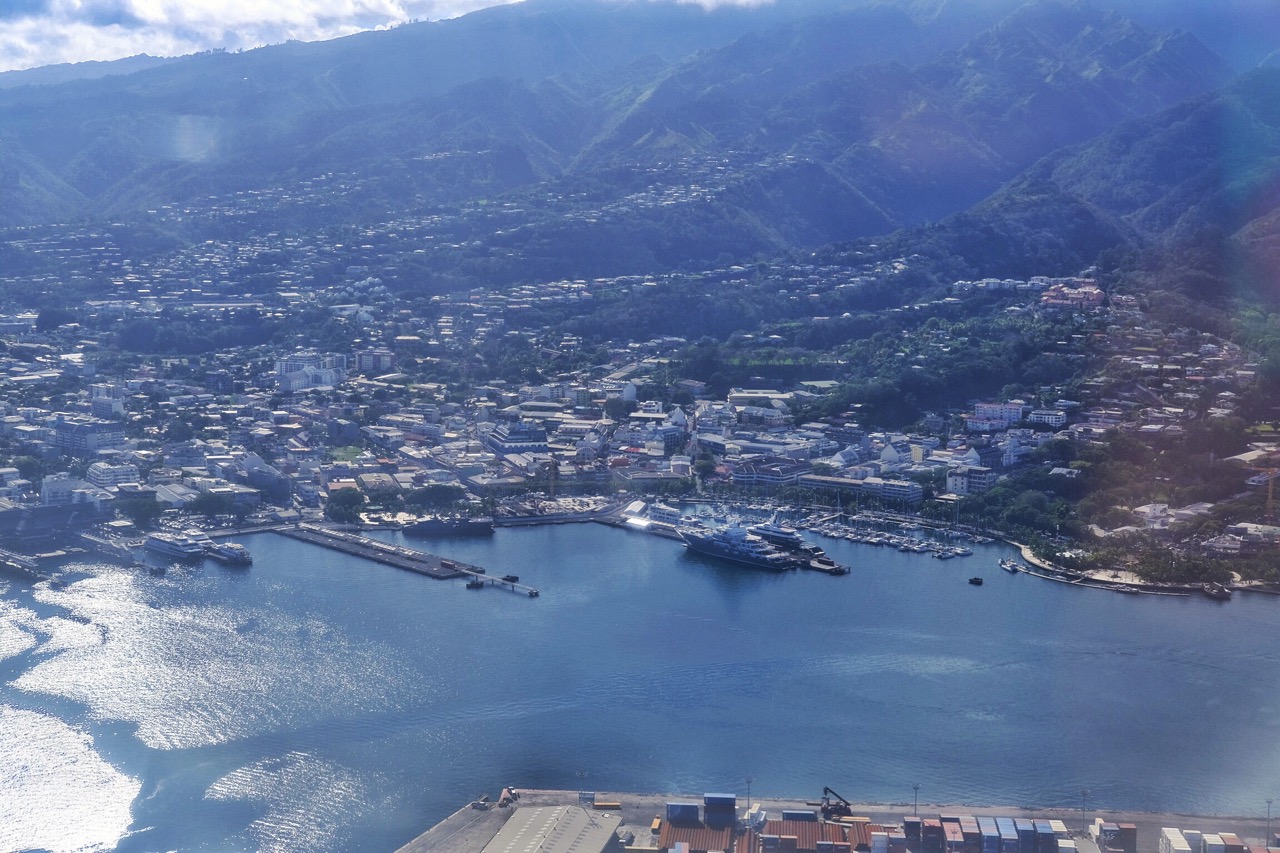 Une vue aérienne de Papeete l'une des plus grandes villes de Tahiti