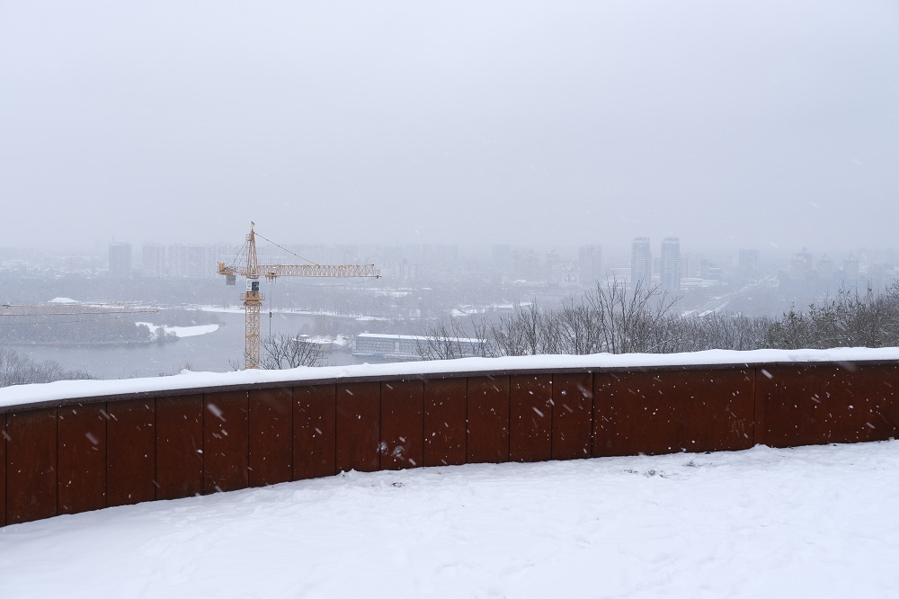 La neige s'abat sur Kyiv
