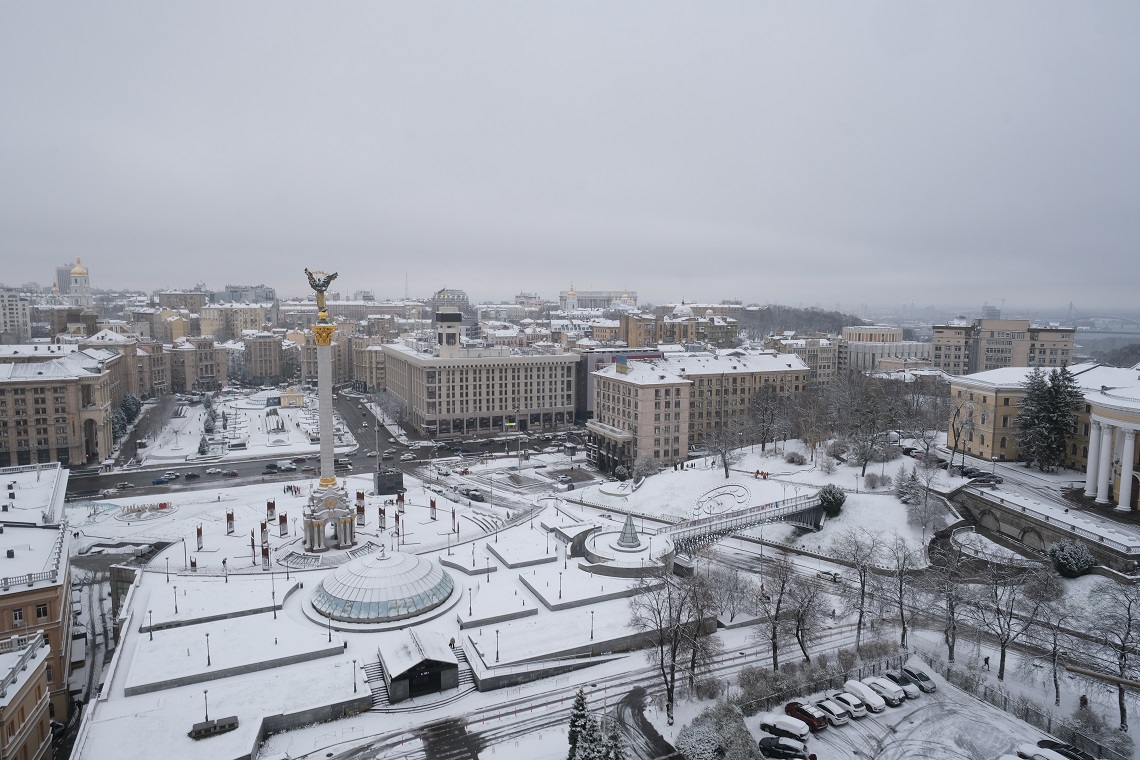 Une vue de la place Maidan sous la neige