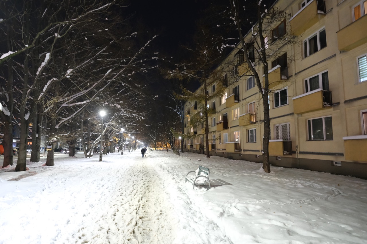 Dans les rues de Cracovie la nuit