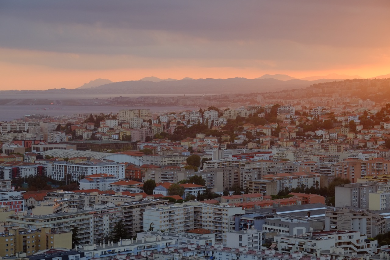 La ville de Nice en fin de journée