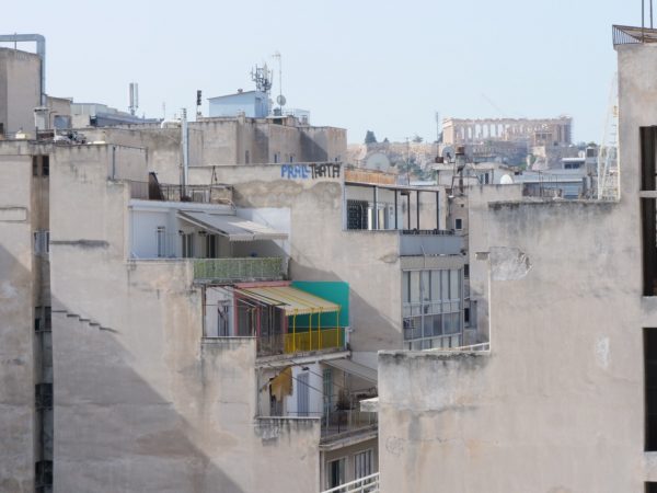 Une vue sur l'Acropole depuis le quartier d'Omonia