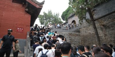 Au pied du premier monastère de Chine pendant la fête d'automne