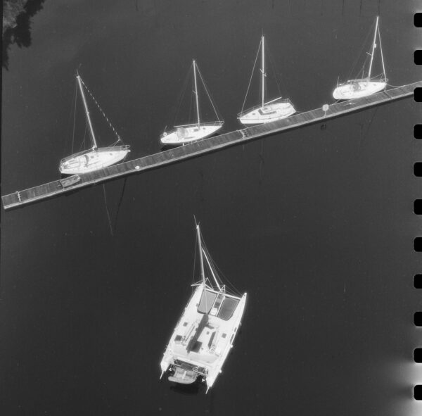 Quelques bateaux vue depuis un pont breton