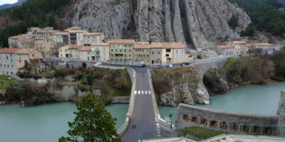 Sisteron, une ville de montagne très photogénique © Yann Vernerie