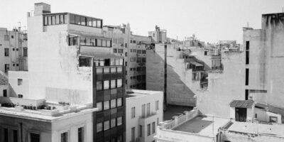 Une vue sur Athènes en été depuis le quartier d'Omonia © Yann Vernerie