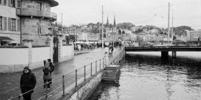 Lucerne une belle ville suisse photographiée en noir et blanc et en hiver