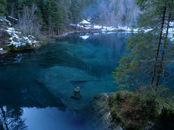 Blausee un magnifique lac de montagne suisse