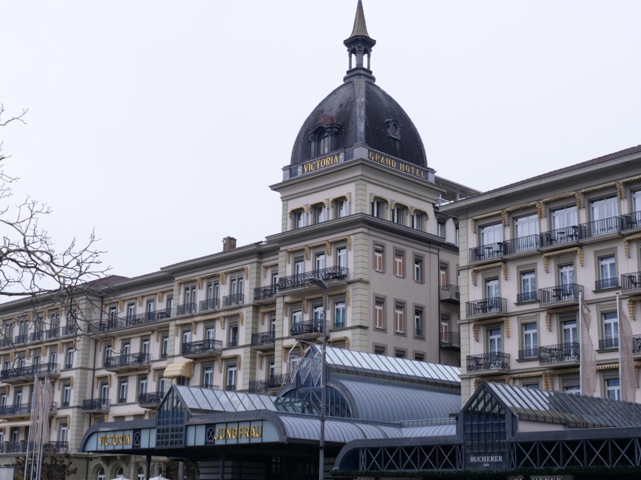 Interlaken et son architecture typique des villes touristiques Interlaken et son architecture typique des villes touristiques